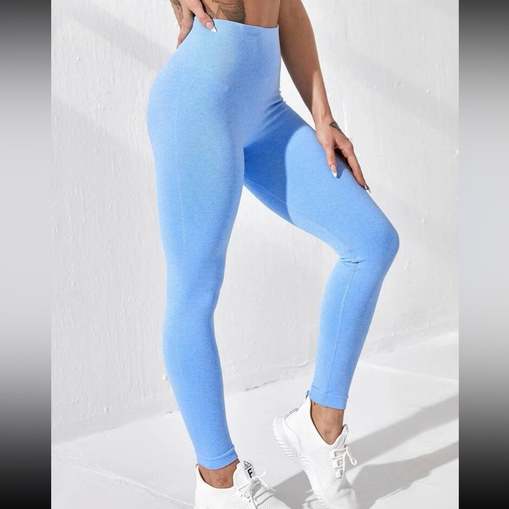 seamless baby blue leggings